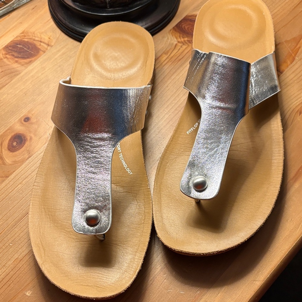 FitFlop Silver Metallic Leather Toe-Post Sandals